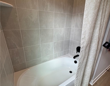 8001 Lake Laurel Ln - Photo Thumbnail 20