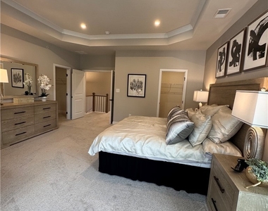 8001 Lake Laurel Ln - Photo Thumbnail 24