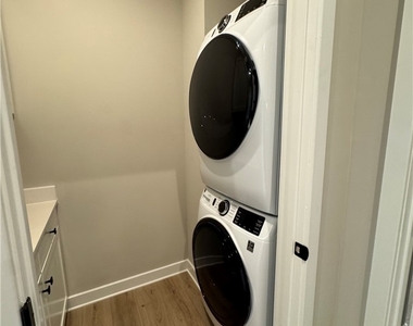 8001 Lake Laurel Ln - Photo Thumbnail 16
