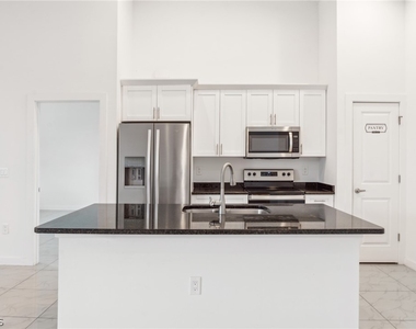 2725 Sw Embers Terrace - Photo Thumbnail 9