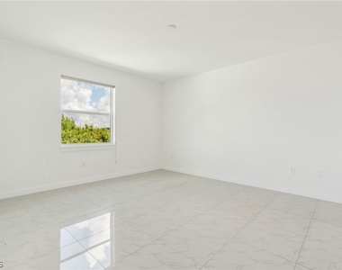 2725 Sw Embers Terrace - Photo Thumbnail 15