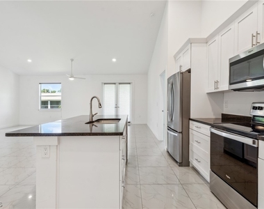 2725 Sw Embers Terrace - Photo Thumbnail 8