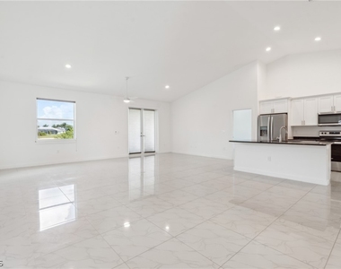 2725 Sw Embers Terrace - Photo Thumbnail 7