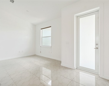 2725 Sw Embers Terrace - Photo Thumbnail 3