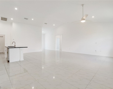 2725 Sw Embers Terrace - Photo Thumbnail 2