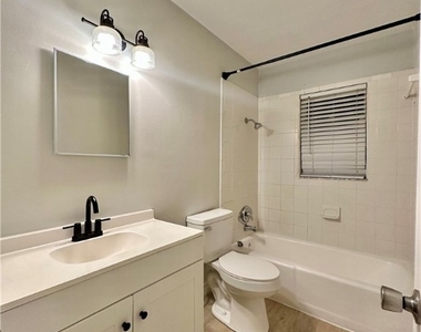 5635 5th Avenue - Photo Thumbnail 7