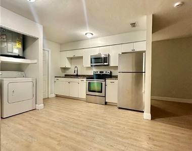 5635 5th Avenue - Photo Thumbnail 3