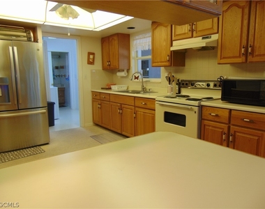 1092 Riverbend Drive - Photo Thumbnail 6
