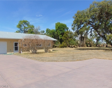 1092 Riverbend Drive - Photo Thumbnail 2