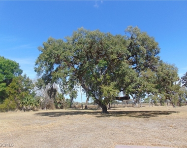 1092 Riverbend Drive - Photo Thumbnail 4