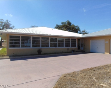 1092 Riverbend Drive - Photo Thumbnail 5