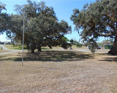 1092 Riverbend Drive - Photo Thumbnail 33