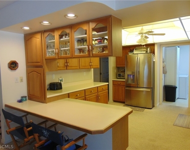 1092 Riverbend Drive - Photo Thumbnail 7