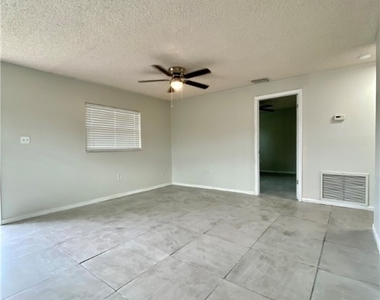 1534 Oak Drive - Photo Thumbnail 4