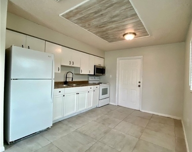 1534 Oak Drive - Photo Thumbnail 5