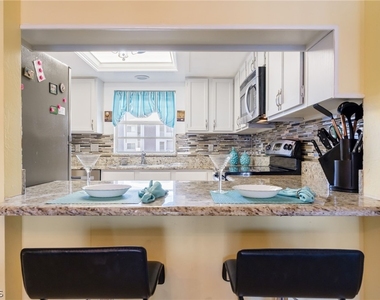 4511 Bay Beach Lane - Photo Thumbnail 7