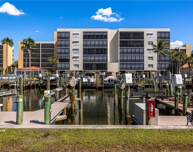 4511 Bay Beach Lane - Photo Thumbnail 22