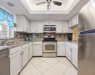 4511 Bay Beach Lane - Photo Thumbnail 4