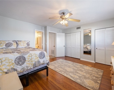 4511 Bay Beach Lane - Photo Thumbnail 17