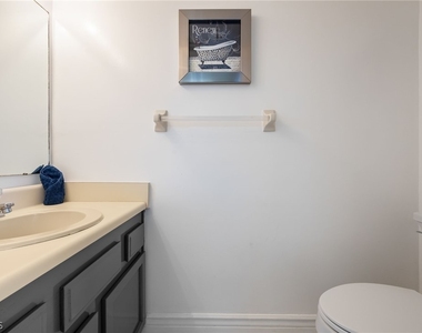 4511 Bay Beach Lane - Photo Thumbnail 12