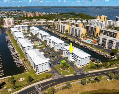 4511 Bay Beach Lane - Photo Thumbnail 24