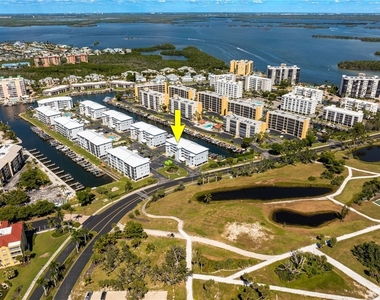 4511 Bay Beach Lane - Photo Thumbnail 38