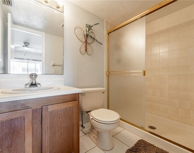 4511 Bay Beach Lane - Photo Thumbnail 16