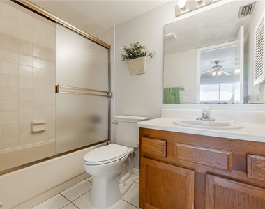 4511 Bay Beach Lane - Photo Thumbnail 18