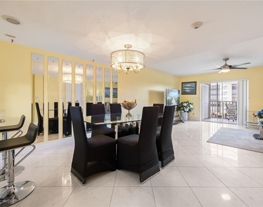 4511 Bay Beach Lane - Photo Thumbnail 8