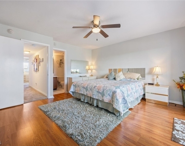 4511 Bay Beach Lane - Photo Thumbnail 15