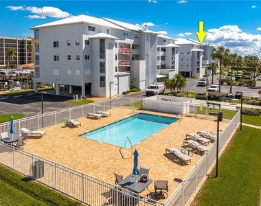 4511 Bay Beach Lane - Photo Thumbnail 32
