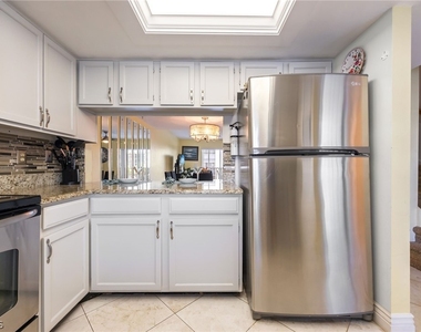 4511 Bay Beach Lane - Photo Thumbnail 5