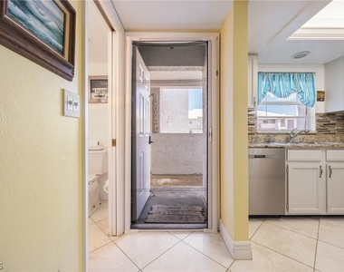 4511 Bay Beach Lane - Photo Thumbnail 2