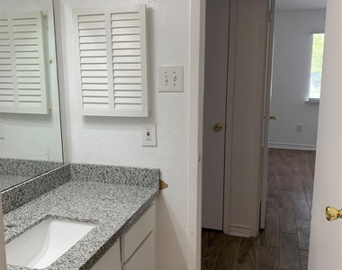 5625 Antoine Drive - Photo Thumbnail 7