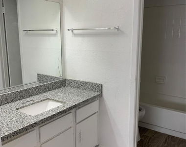 5625 Antoine Drive - Photo Thumbnail 12