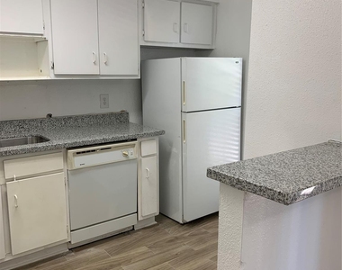 5625 Antoine Drive - Photo Thumbnail 1