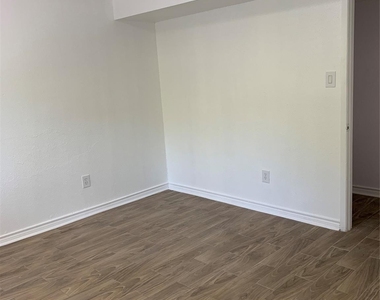 5625 Antoine Drive - Photo Thumbnail 9