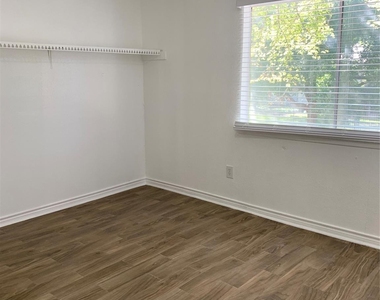 5625 Antoine Drive - Photo Thumbnail 10