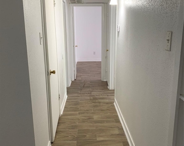 5625 Antoine Drive - Photo Thumbnail 4