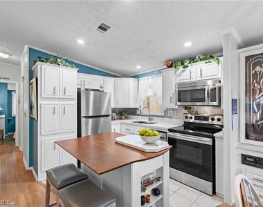 4751 Lafayette Lane W - Photo Thumbnail 4
