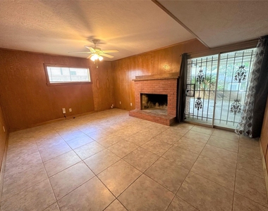 903 Lamonte Lane - Photo Thumbnail 14