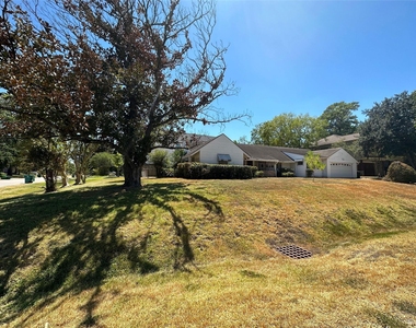 903 Lamonte Lane - Photo Thumbnail 34