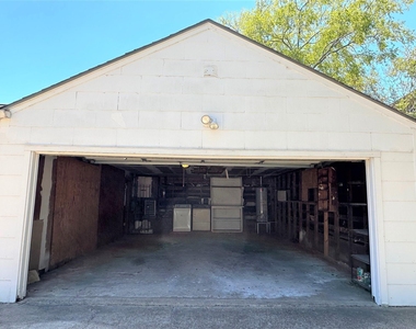 903 Lamonte Lane - Photo Thumbnail 33
