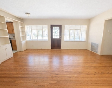 903 Lamonte Lane - Photo Thumbnail 2