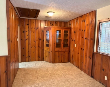 903 Lamonte Lane - Photo Thumbnail 8