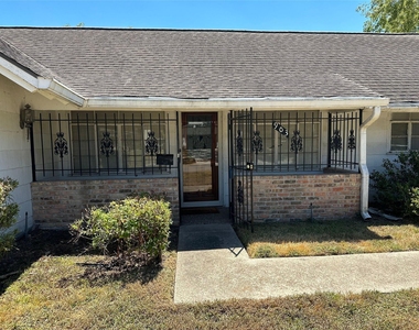 903 Lamonte Lane - Photo Thumbnail 1