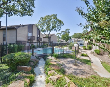 12905 Woodforest Boulevard - Photo Thumbnail 13