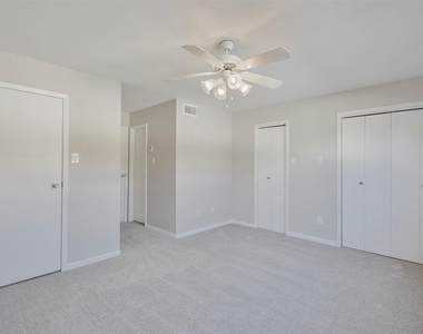 12905 Woodforest Boulevard - Photo Thumbnail 9