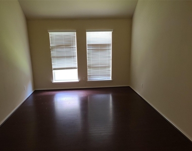10318 Bellago Lane - Photo Thumbnail 13