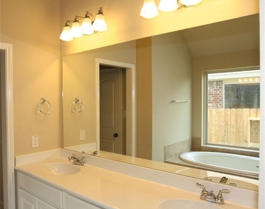 10318 Bellago Lane - Photo Thumbnail 8